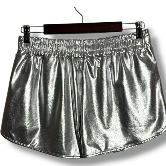 Pumpkino Shiny Silver Retro Inspired Elastic Waist Front Pockets Shorty Shorts - Picture 4 of 16